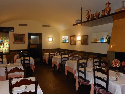 Can Pou Restaurant - Hostal
